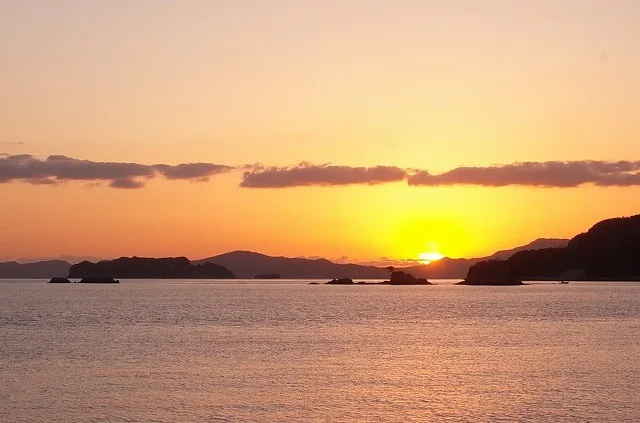 美しい夕焼けのとびしま