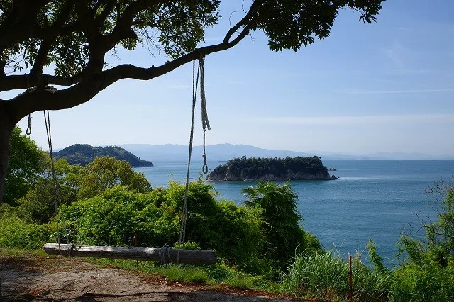 とびしまの海を見渡せるぶらんこ