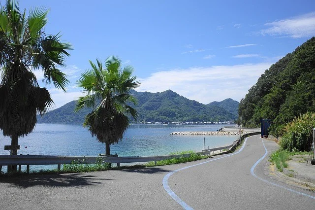 とびしまの海沿いの道路
