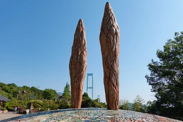 白崎園の巨大モニュメント